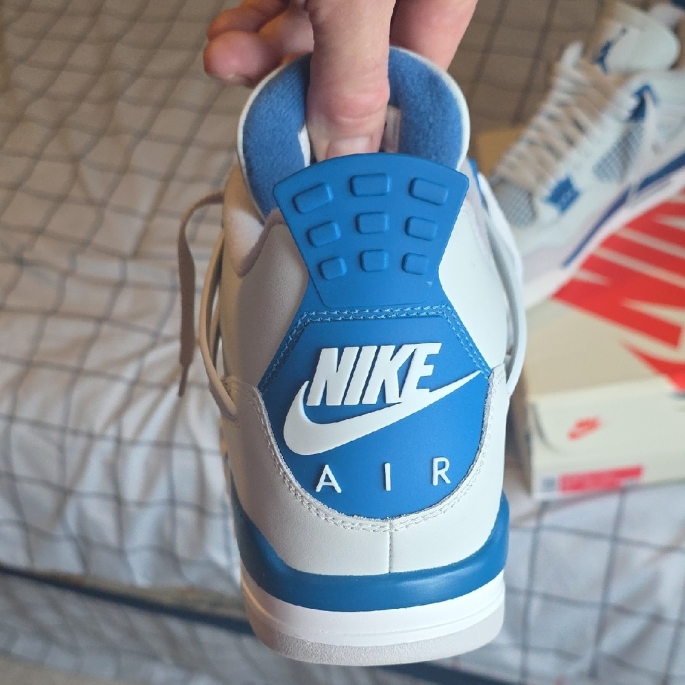 Jordan Sneakers White and Blue - Picture 9 of 14